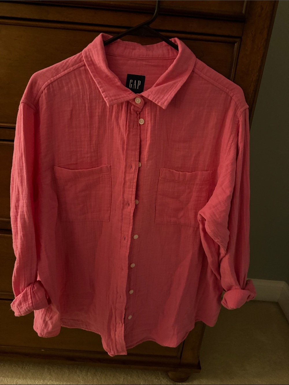GAP women’s Button-Up Long Sleeve Shirt in Pink